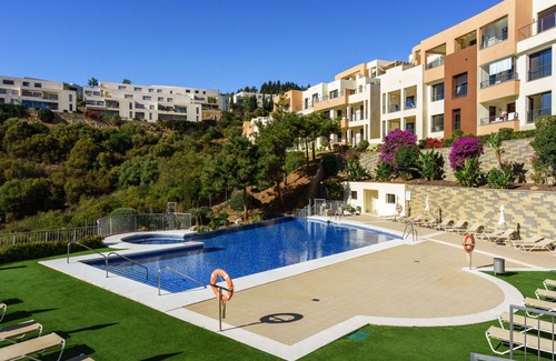 Marbella Apartment | Cosy apartment for 4 people with WIFI, A/C, pool, TV and terrace
