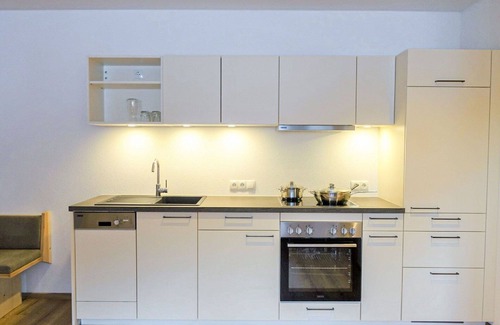 Schnann Apartment | Cosy apartment for 4 guests with WIFI and TV