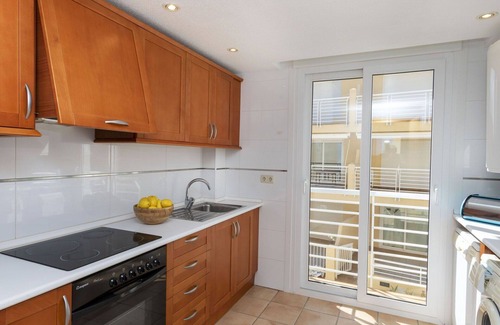Vinaros Apartment | Cosy apartment for 4 guests with WIFI, pool, TV and terrace