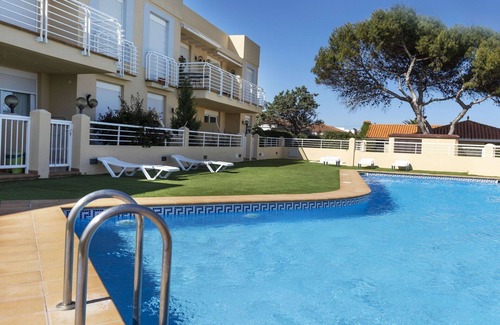 Vinaros Apartment | Cosy apartment for 4 guests with WIFI, pool, TV and terrace