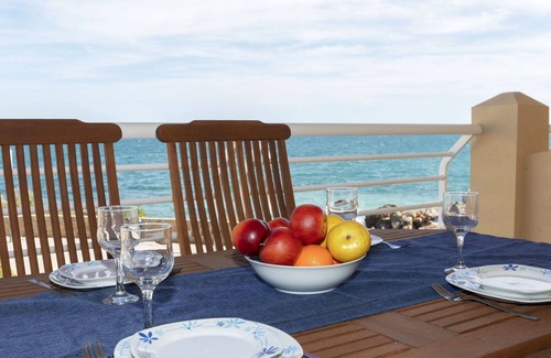 Vinaros Apartment | Cosy apartment for 4 guests with WIFI, pool, TV and terrace