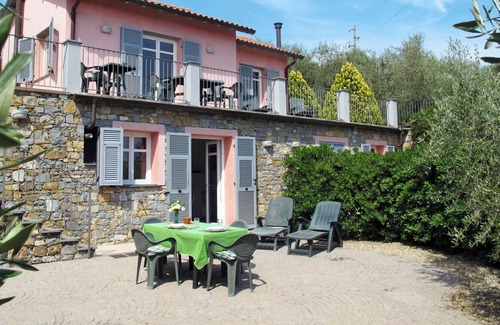 Caramagna Ligure Apartment | Cosy apartment for 4 guests with WIFI, TV, terrace and parking