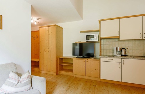 Solda Apartment | Cosy apartment for 4 guests with WIFI, TV, terrace, pets allowed, panoramic view and parking
