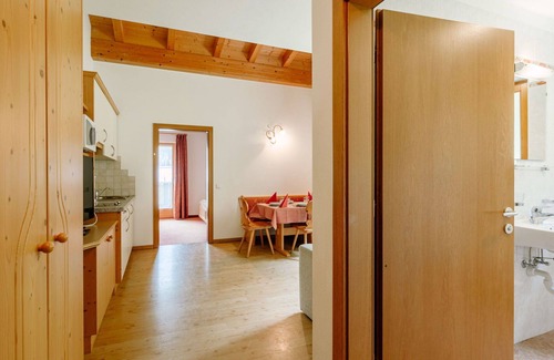 Solda Apartment | Cosy apartment for 4 guests with WIFI, TV, terrace, pets allowed, panoramic view and parking