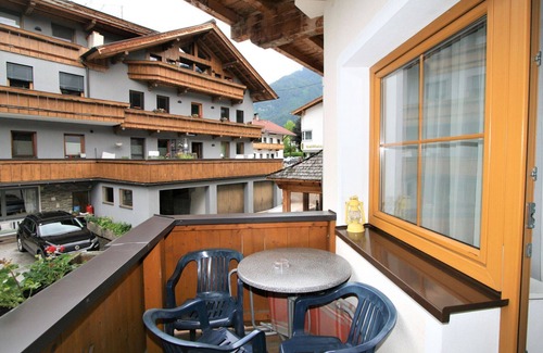 Stummerberg Apartment | Cosy apartment for 4 guests with WIFI, pool, TV, balcony and pets allowed