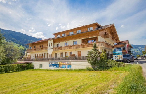 Stummerberg Apartment | Cosy apartment for 4 guests with WIFI, pool, TV, balcony and pets allowed