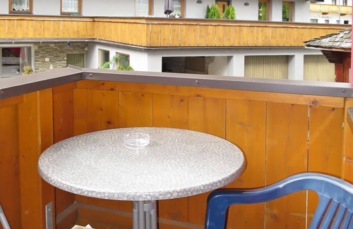 Stummerberg Apartment | Cosy apartment for 4 guests with WIFI, pool, TV, balcony and pets allowed