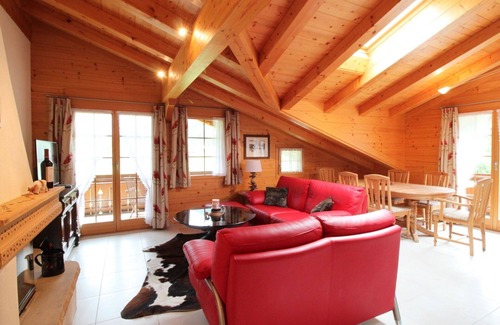 Gstaad Apartment | Cosy apartment for 4 guests with WIFI, TV and balcony