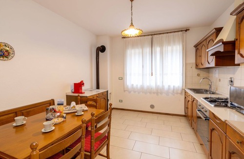 Ovaro Apartment | Cosy apartment for 4 guests with WIFI, TV and balcony