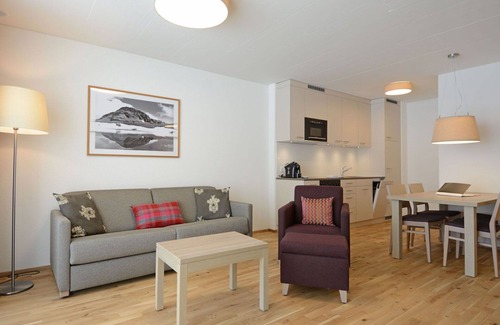 Tavanasa Apartment | Cosy apartment for 4 guests with WIFI, pool, hot tub, TV, patio and panoramic view