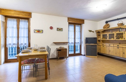 Cataeggio Apartment | Cosy apartment for 4 guests with TV and terrace