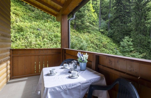 Madesimo Apartment | Cosy apartment for 4 guests with WIFI, TV, terrace and pets allowed