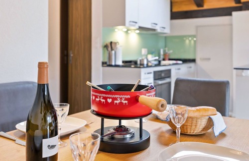 Graechen Apartment | Cosy apartment for 4 people with WIFI, TV, balcony and panoramic view