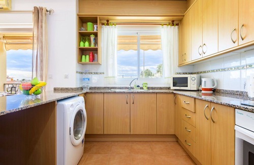 Vinaros Apartment | Cosy apartment for 4 people with WIFI, A/C, pool, TV, terrace and pets allowed