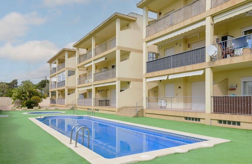 Vinaros Apartment | Cosy apartment for 4 people with WIFI, A/C, pool, TV, terrace and pets allowed