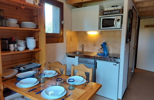 Demi-Quartier Apartment | Cosy apartment for 4 people with TV and balcony