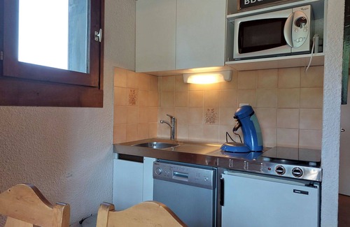 Demi-Quartier Apartment | Cosy apartment for 4 people with TV and balcony