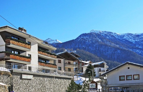 Valtournenche Apartment | Cosy apartment for 4 people with WIFI, TV, terrace and pets allowed