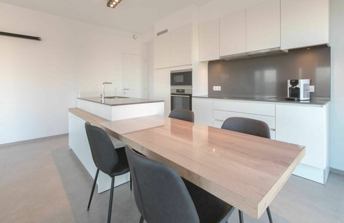 Ostend Apartment | Cosy apartment for 4 people with WIFI, TV and balcony