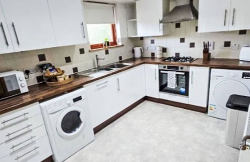 Forres Apartment | Cosy apartment for 4 people with WIFI, TV and balcony