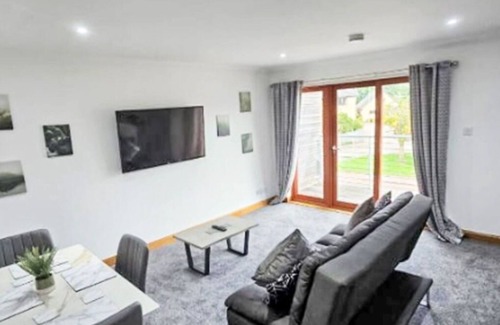 Forres Apartment | Cosy apartment for 4 people with WIFI, TV and balcony
