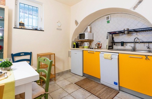Arnasco Apartment | Cosy apartment for 4 people with WIFI, A/C, TV and terrace
