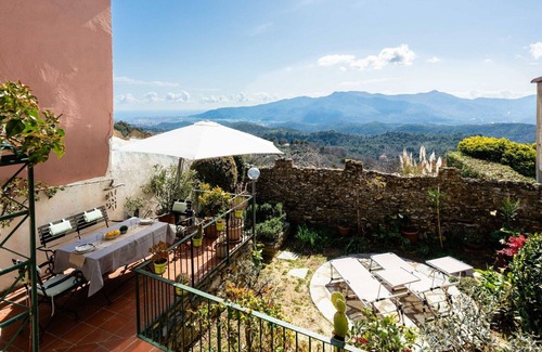 Arnasco Apartment | Cosy apartment for 4 people with WIFI, A/C, TV and terrace