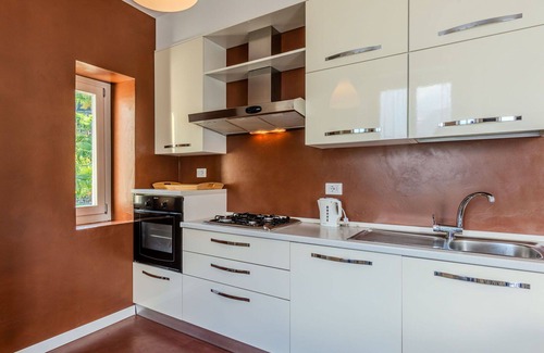 Claino Con Osteno Apartment | Cosy apartment for 4 people with WIFI, TV and balcony
