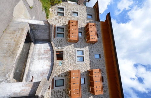 Ovaro Apartment | Cosy apartment for 4 people with WIFI, TV, patio and pets allowed