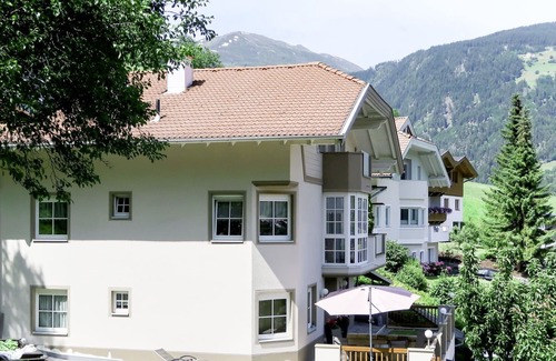Prutz Apartment | Cosy apartment for 4 people with WIFI, TV, terrace, pets allowed and parking