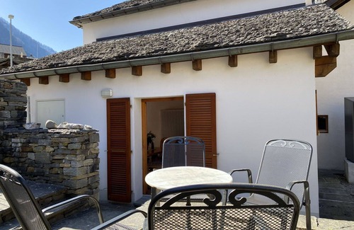 Augio Apartment | Cosy apartment for 4 people with WIFI, TV, patio, pets allowed and panoramic view