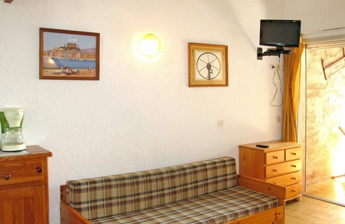 La Croix-Valmer Apartment | Cosy apartment for 4 people with pool, A/C, WIFI, TV, terrace, pets allowed and parking