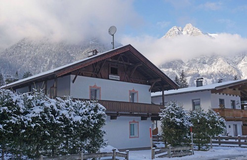 Weidach Apartment | Cosy apartment for 5 guests with WIFI, TV, terrace and pets allowed