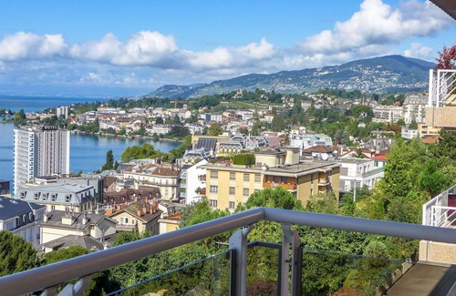 Montreux Apartment | Cosy apartment for 5 guests with WIFI, TV, balcony, pets allowed and panoramic view