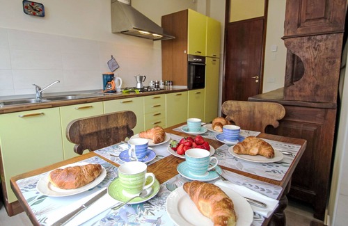 Pallanza Apartment | Cosy apartment for 5 guests with WIFI, TV and balcony
