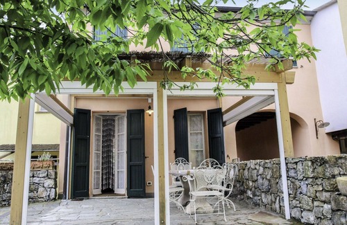 Cinque Terre Apartment | Cosy apartment for 5 people with pool, WIFI, TV and patio