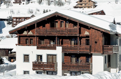 Les Gets Apartment | Cosy apartment for 6 people with pool, WIFI, TV, terrace and pets allowed