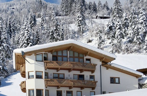 Hippach Apartment | Cosy apartment for 6 guests with WIFI, TV, terrace and parking