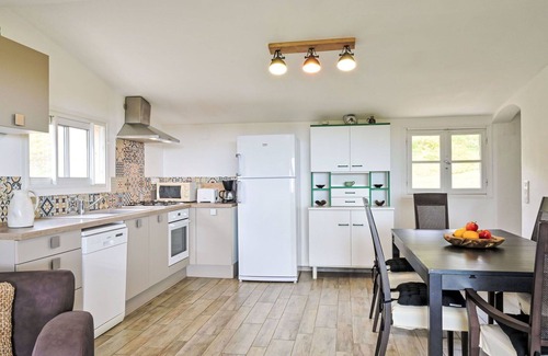 Cervione Apartment | Cosy apartment for 6 guests with A/C, WIFI, TV, patio, pets allowed and panoramic view