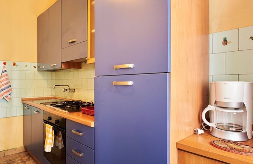 Calozzo Apartment | Cosy apartment for 6 guests with TV and terrace