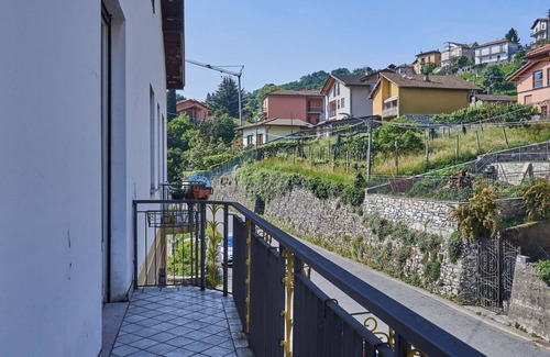 Calozzo Apartment | Cosy apartment for 6 guests with TV and terrace