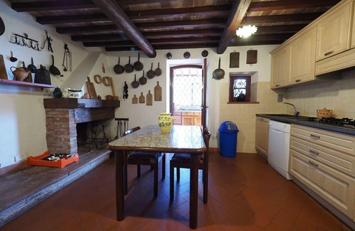 Volterra Apartment | Cosy apartment for 6 guests with WIFI, pool and panoramic view, close to San Gimignano