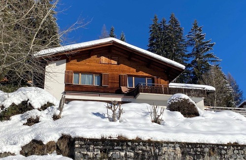 Luzein Apartment | Cosy apartment for 6 guests with WIFI, TV and balcony