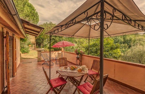 Montaione Apartment | Cosy apartment for 6 people with pool, WIFI, veranda and panoramic view, close to San Gimignano