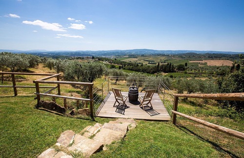 Poggibonsi Apartment | Cosy apartment for 6 people with pool, A/C, WIFI, TV and panoramic view, close to San Gimignano