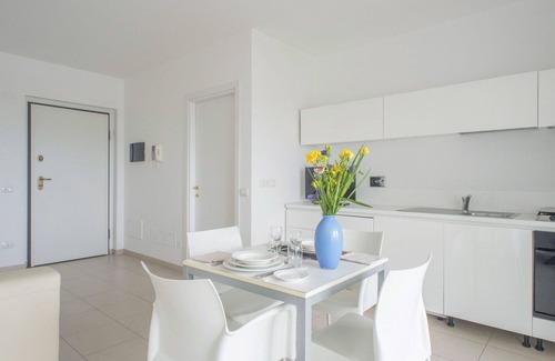 San Salvo Marina Apartment | Cosy apartment for 6 people with A/C, pool, WIFI, TV, patio and pets allowed