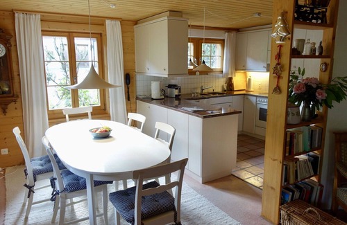 Lauenen Apartment | Cosy apartment for 6 people with WIFI and pets allowed