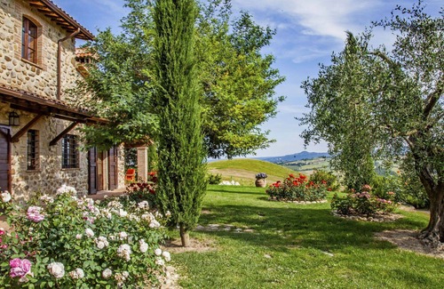 Allerona Apartment | Cosy apartment for 6 people with pool, WIFI, TV, patio, pets allowed and panoramic view