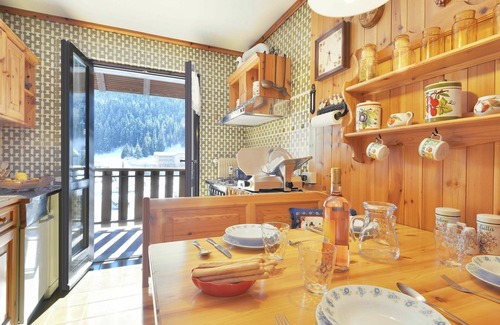Canazei Apartment | Cosy apartment for 6 people with WIFI, TV, terrace and parking