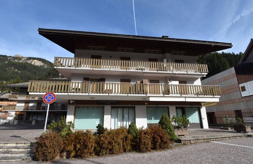 Canazei Apartment | Cosy apartment for 6 people with WIFI, TV, terrace and parking